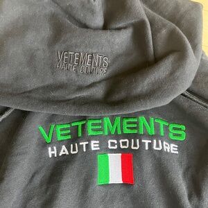 Vetemetns Haute Couture Italy Logo Hoodie